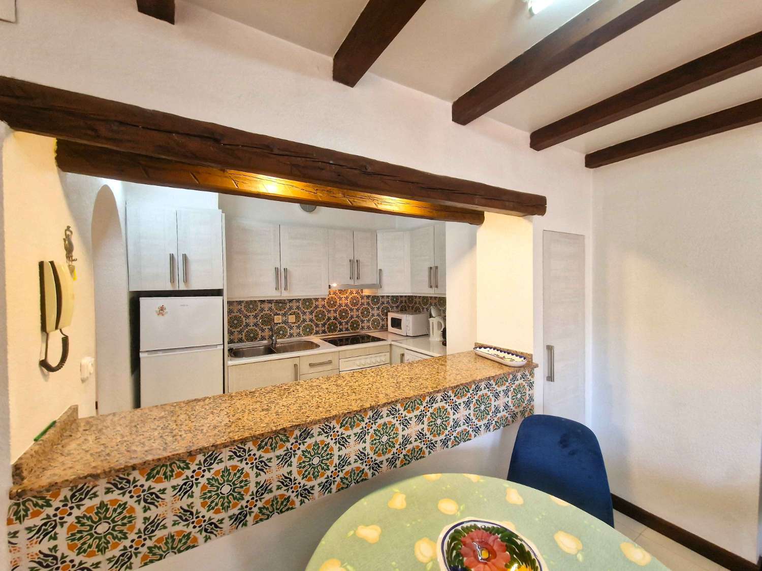 EXCLUSIVA VIVIENDA EN PRIMERA LÍNEA CON VISTAS AL MAR, URBANIZACIÓN DE LUJO Y GARAJE INDEPENDIENTE