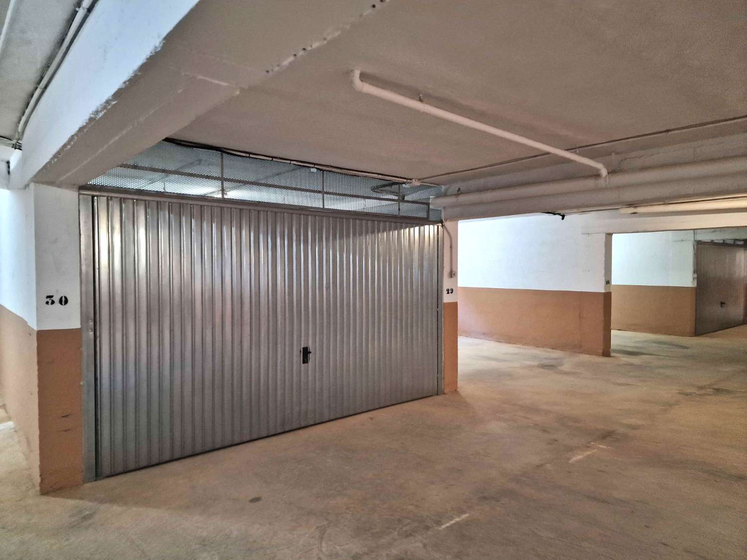 EXCLUSIVA VIVIENDA EN PRIMERA LÍNEA CON VISTAS AL MAR, URBANIZACIÓN DE LUJO Y GARAJE INDEPENDIENTE