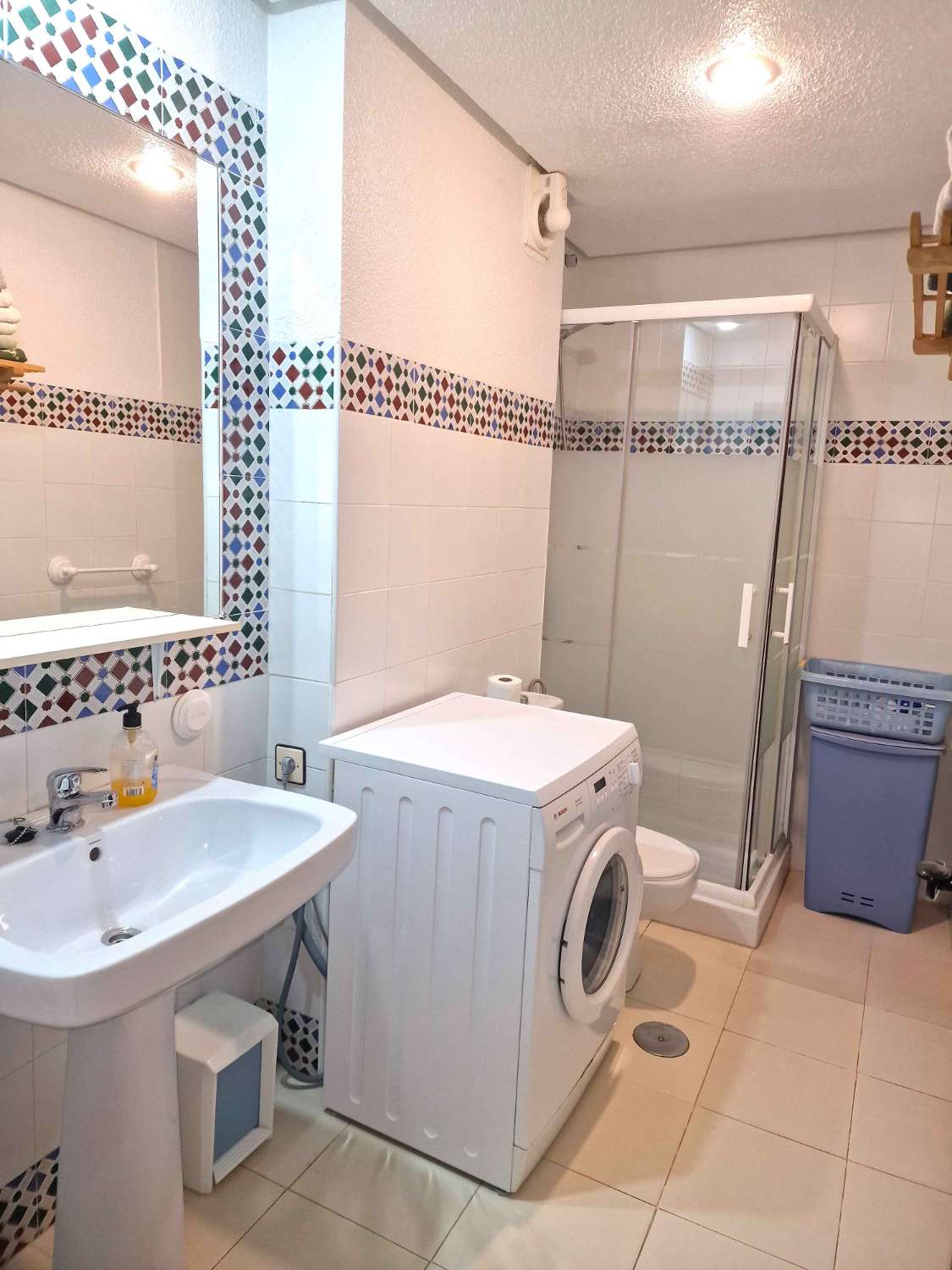 EXCLUSIVA VIVIENDA EN PRIMERA LÍNEA CON VISTAS AL MAR, URBANIZACIÓN DE LUJO Y GARAJE INDEPENDIENTE