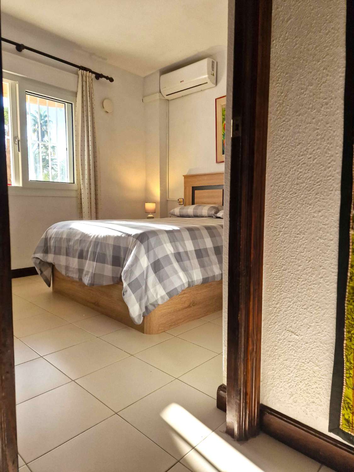 EXCLUSIVA VIVIENDA EN PRIMERA LÍNEA CON VISTAS AL MAR, URBANIZACIÓN DE LUJO Y GARAJE INDEPENDIENTE