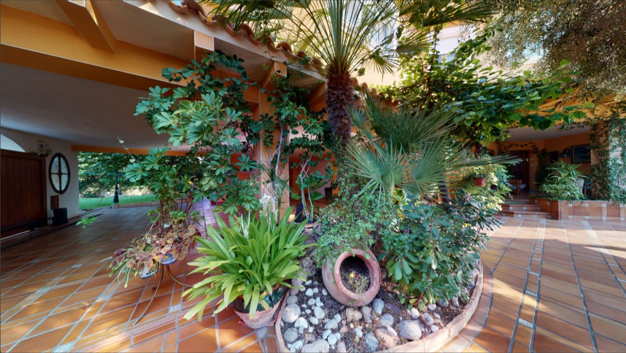 ESPECTACULAR VILLA DE ENSUEÑO EN CABO ROIG CON VISTAS PANORÁMICAS Y ACCESO DIRECTO AL MAR