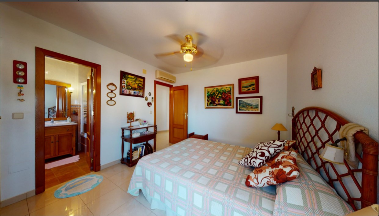 ESPECTACULAR VILLA DE ENSUEÑO EN CABO ROIG CON VISTAS PANORÁMICAS Y ACCESO DIRECTO AL MAR