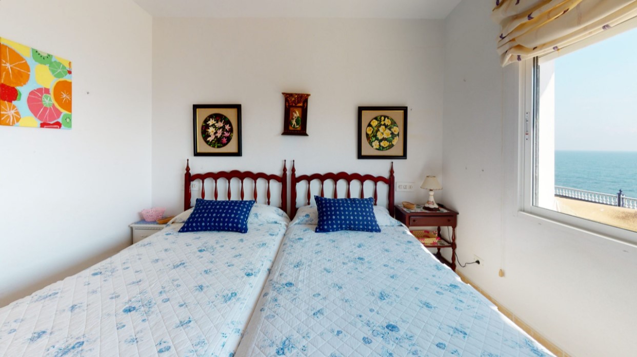 ESPECTACULAR VILLA DE ENSUEÑO EN CABO ROIG CON VISTAS PANORÁMICAS Y ACCESO DIRECTO AL MAR