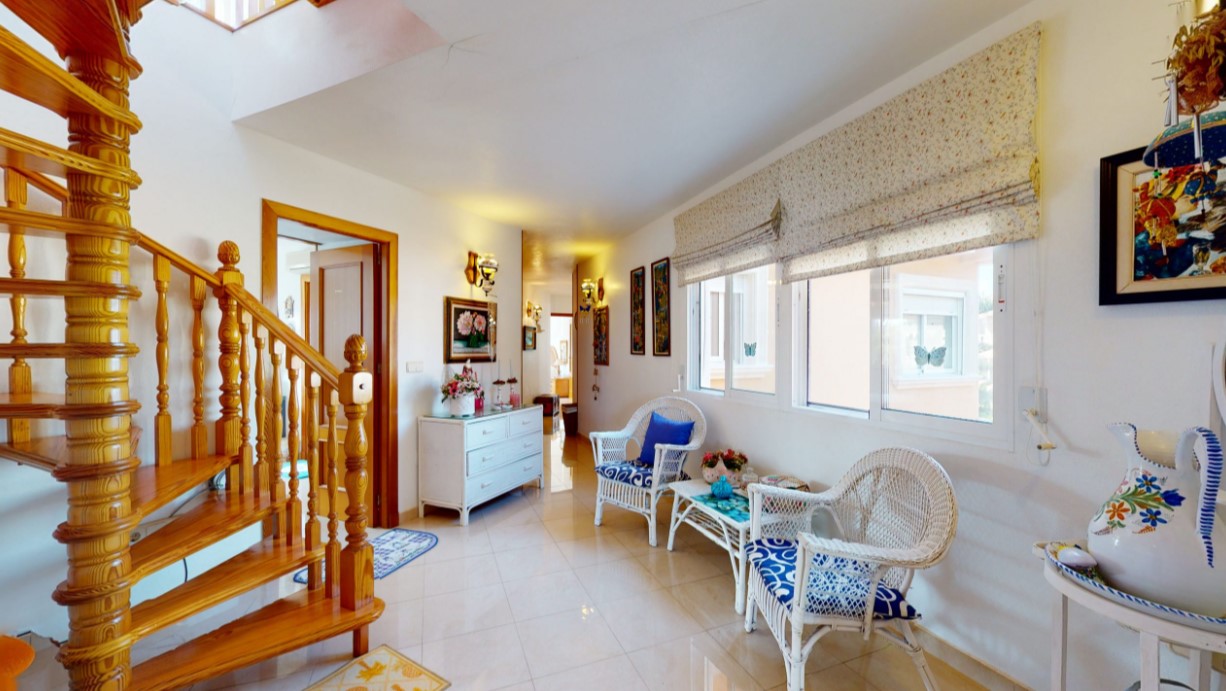 ESPECTACULAR VILLA DE ENSUEÑO EN CABO ROIG CON VISTAS PANORÁMICAS Y ACCESO DIRECTO AL MAR