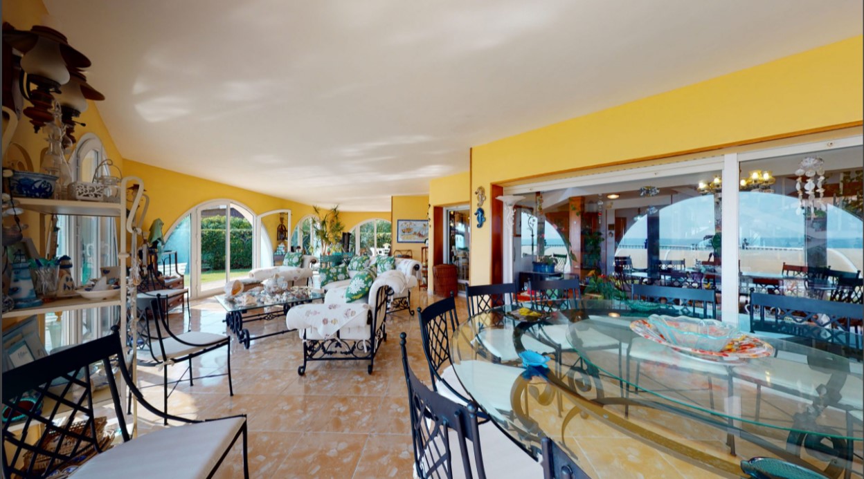 ESPECTACULAR VILLA DE ENSUEÑO EN CABO ROIG CON VISTAS PANORÁMICAS Y ACCESO DIRECTO AL MAR