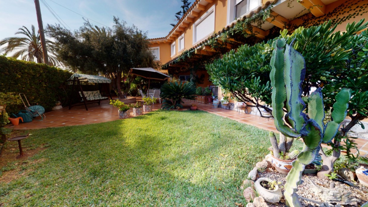 ESPECTACULAR VILLA DE ENSUEÑO EN CABO ROIG CON VISTAS PANORÁMICAS Y ACCESO DIRECTO AL MAR