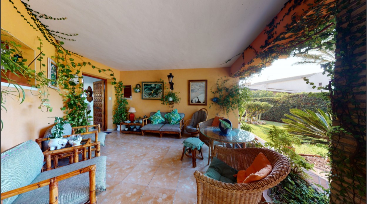 ESPECTACULAR VILLA DE ENSUEÑO EN CABO ROIG CON VISTAS PANORÁMICAS Y ACCESO DIRECTO AL MAR