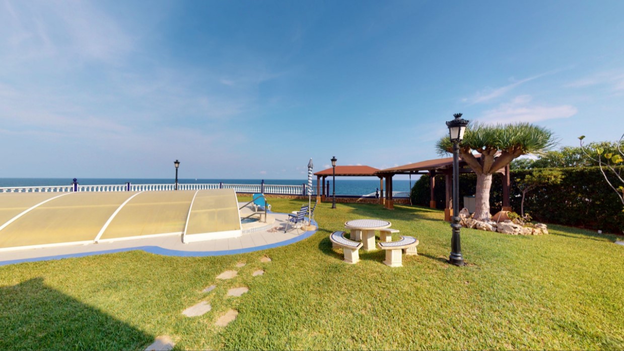 ESPECTACULAR VILLA DE ENSUEÑO EN CABO ROIG CON VISTAS PANORÁMICAS Y ACCESO DIRECTO AL MAR