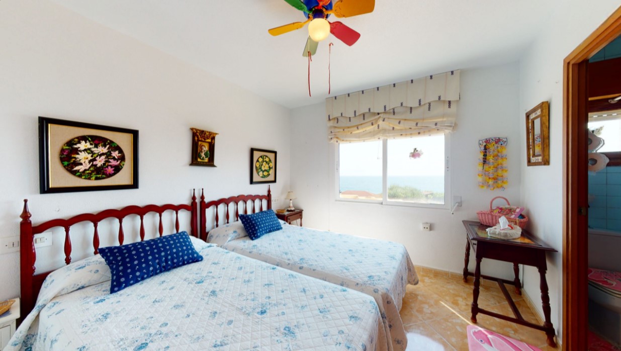 ESPECTACULAR VILLA DE ENSUEÑO EN CABO ROIG CON VISTAS PANORÁMICAS Y ACCESO DIRECTO AL MAR