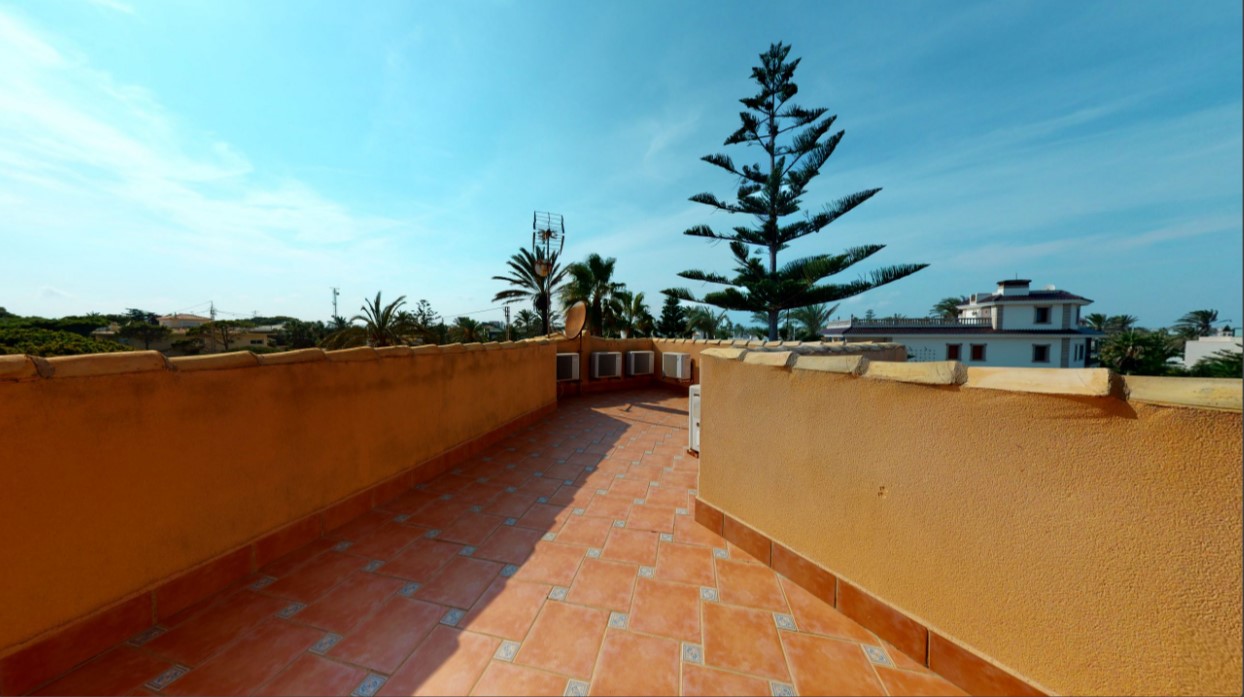 ESPECTACULAR VILLA DE ENSUEÑO EN CABO ROIG CON VISTAS PANORÁMICAS Y ACCESO DIRECTO AL MAR