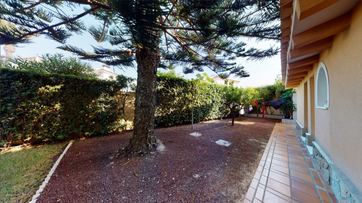 ESPECTACULAR VILLA DE ENSUEÑO EN CABO ROIG CON VISTAS PANORÁMICAS Y ACCESO DIRECTO AL MAR