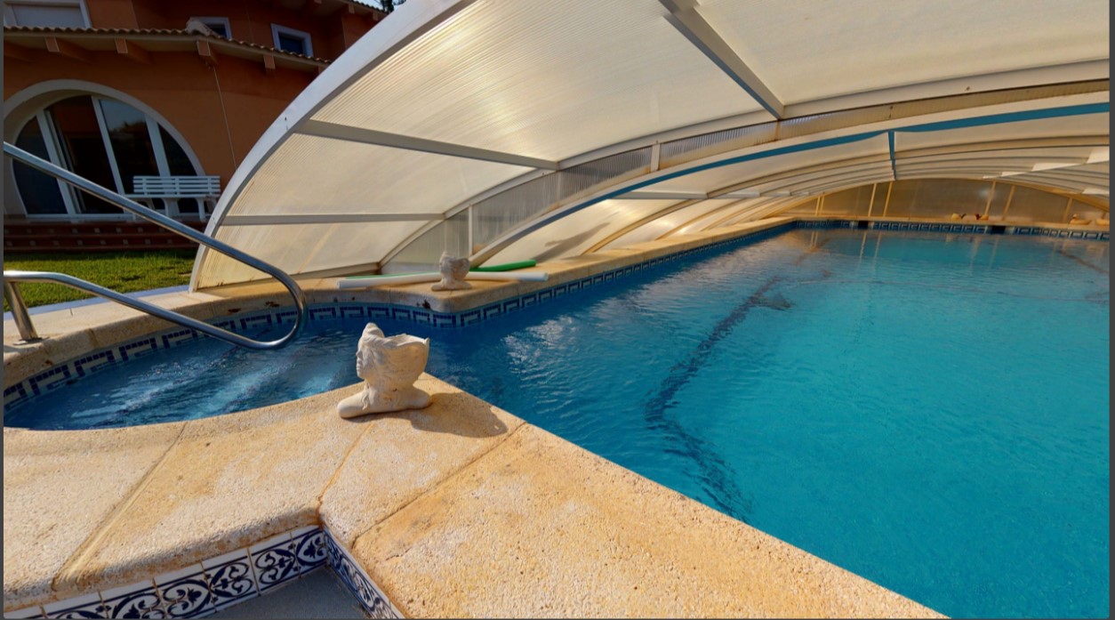 ESPECTACULAR VILLA DE ENSUEÑO EN CABO ROIG CON VISTAS PANORÁMICAS Y ACCESO DIRECTO AL MAR