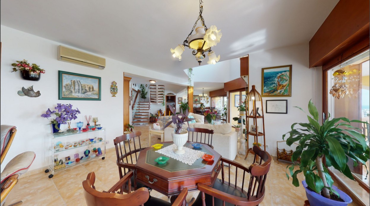 ESPECTACULAR VILLA DE ENSUEÑO EN CABO ROIG CON VISTAS PANORÁMICAS Y ACCESO DIRECTO AL MAR