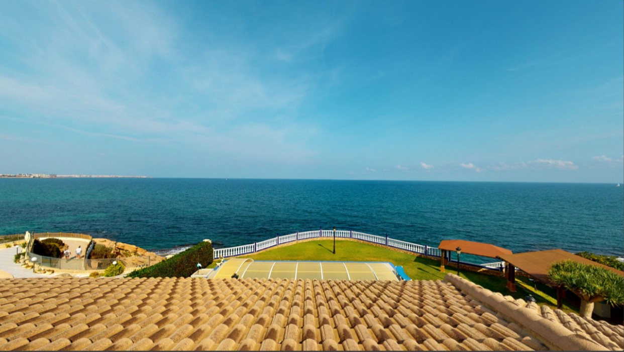 ESPECTACULAR VILLA DE ENSUEÑO EN CABO ROIG CON VISTAS PANORÁMICAS Y ACCESO DIRECTO AL MAR