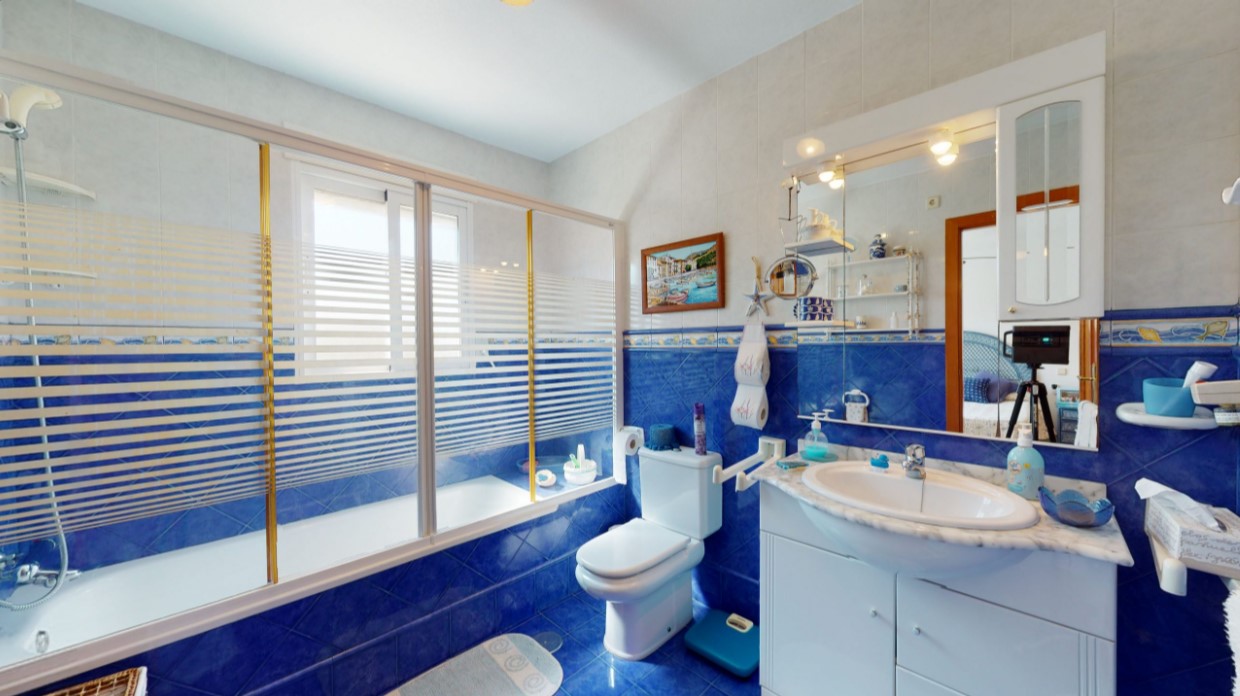 ESPECTACULAR VILLA DE ENSUEÑO EN CABO ROIG CON VISTAS PANORÁMICAS Y ACCESO DIRECTO AL MAR