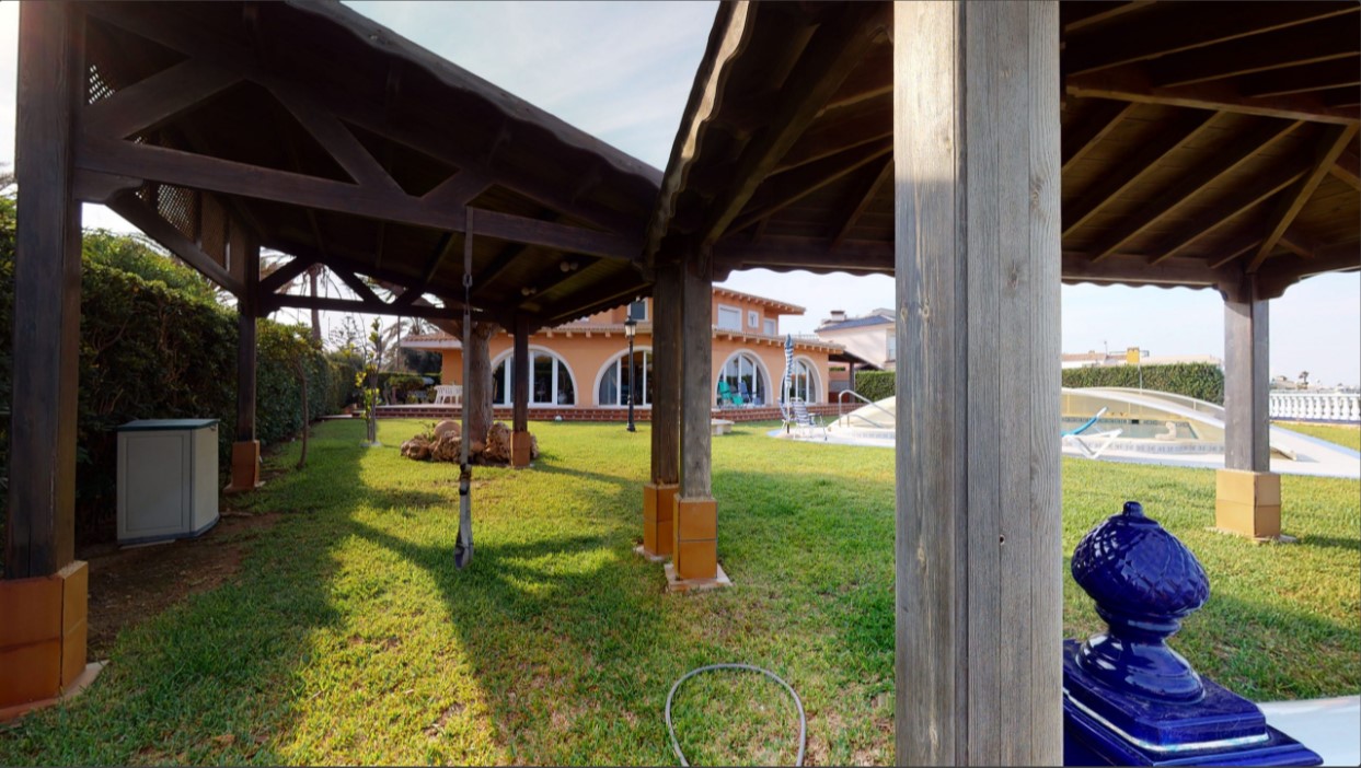 ESPECTACULAR VILLA DE ENSUEÑO EN CABO ROIG CON VISTAS PANORÁMICAS Y ACCESO DIRECTO AL MAR