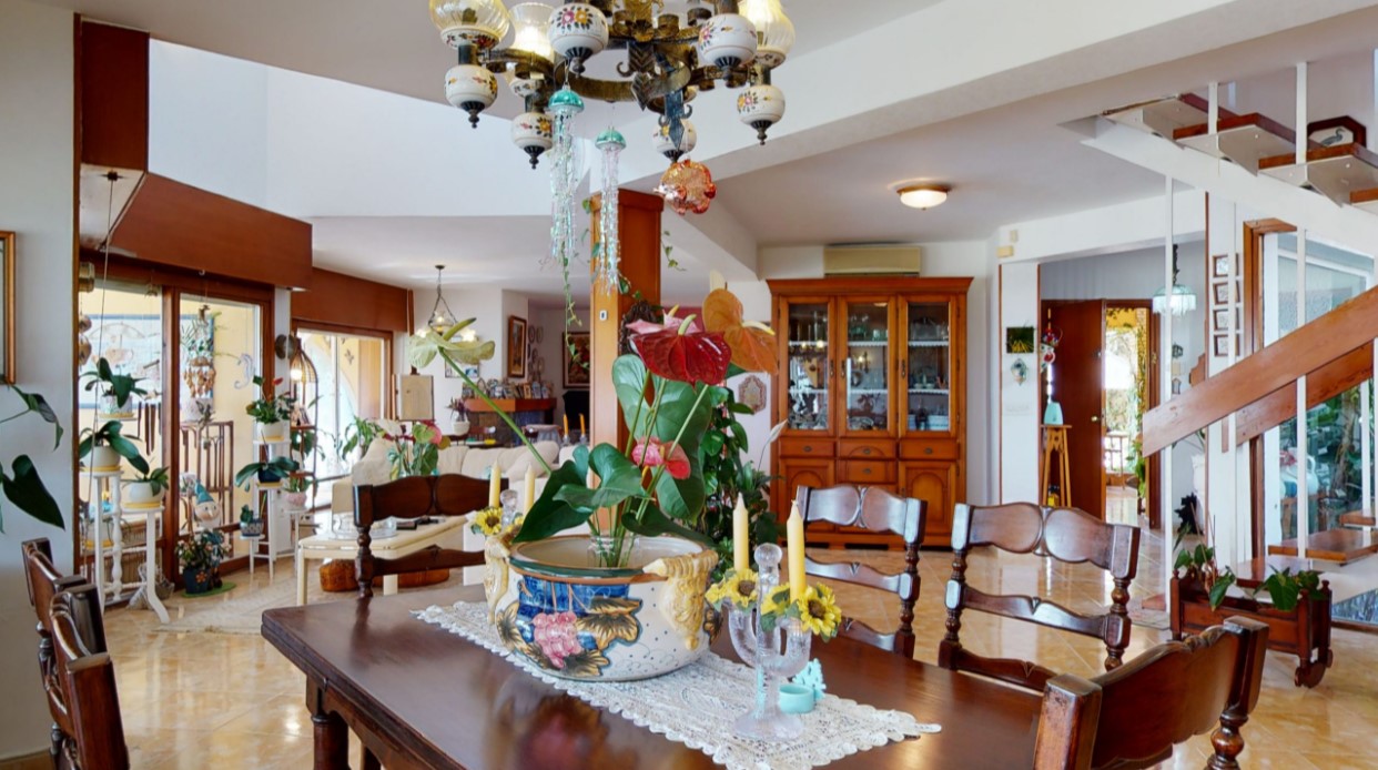 ESPECTACULAR VILLA DE ENSUEÑO EN CABO ROIG CON VISTAS PANORÁMICAS Y ACCESO DIRECTO AL MAR