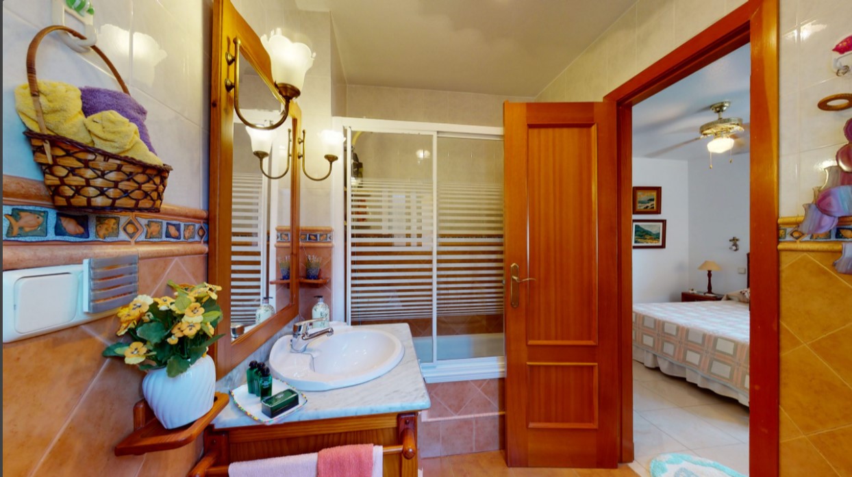 ESPECTACULAR VILLA DE ENSUEÑO EN CABO ROIG CON VISTAS PANORÁMICAS Y ACCESO DIRECTO AL MAR