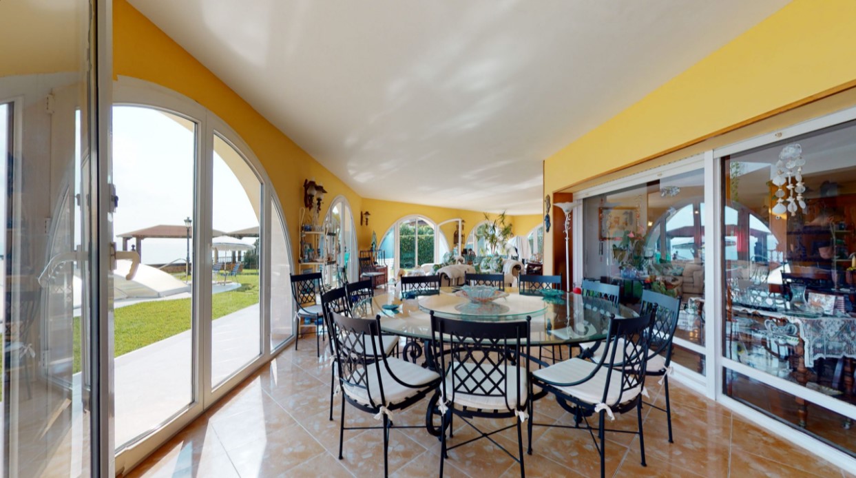 ESPECTACULAR VILLA DE ENSUEÑO EN CABO ROIG CON VISTAS PANORÁMICAS Y ACCESO DIRECTO AL MAR