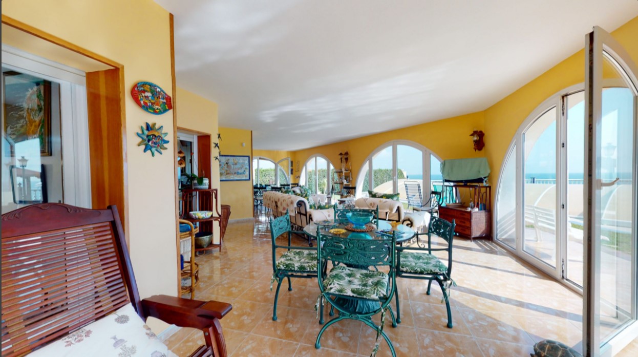 ESPECTACULAR VILLA DE ENSUEÑO EN CABO ROIG CON VISTAS PANORÁMICAS Y ACCESO DIRECTO AL MAR