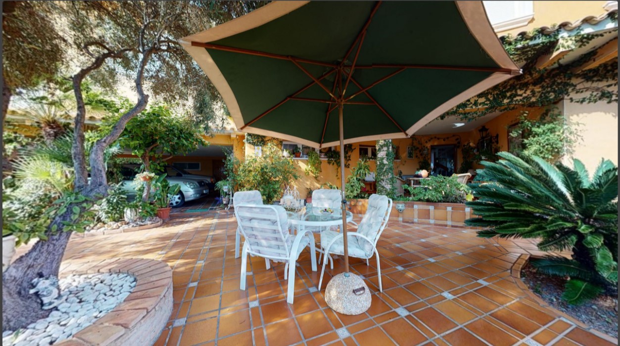 ESPECTACULAR VILLA DE ENSUEÑO EN CABO ROIG CON VISTAS PANORÁMICAS Y ACCESO DIRECTO AL MAR