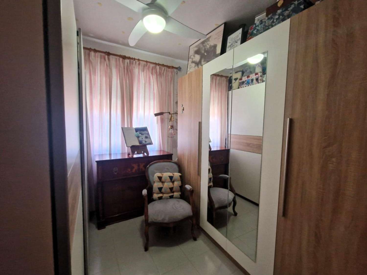 APARTAMENTO EN PRIMERA LÍNEA DE MAR CON VISTAS PANORÁMICAS Y PISCINA COMUNITARIA