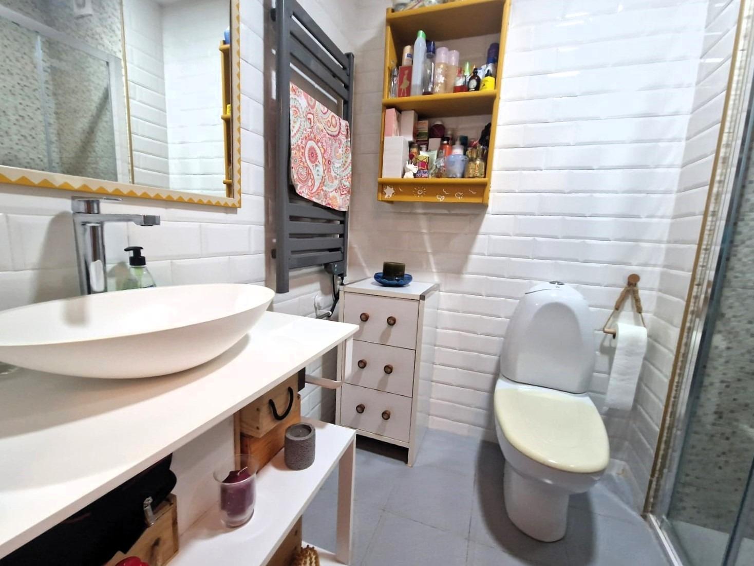 APARTAMENTO EN PRIMERA LÍNEA DE MAR CON VISTAS PANORÁMICAS Y PISCINA COMUNITARIA