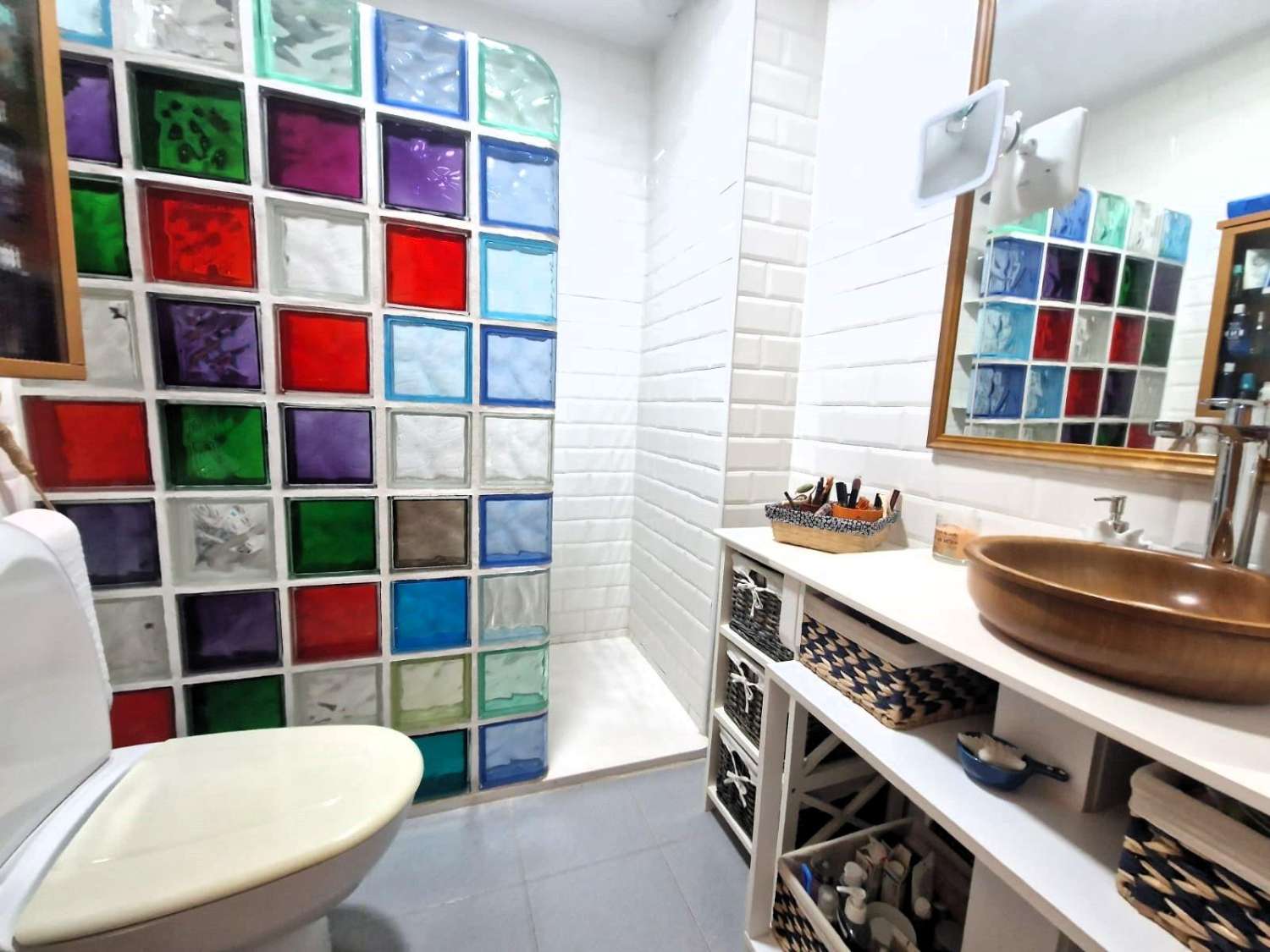 APARTAMENTO EN PRIMERA LÍNEA DE MAR CON VISTAS PANORÁMICAS Y PISCINA COMUNITARIA