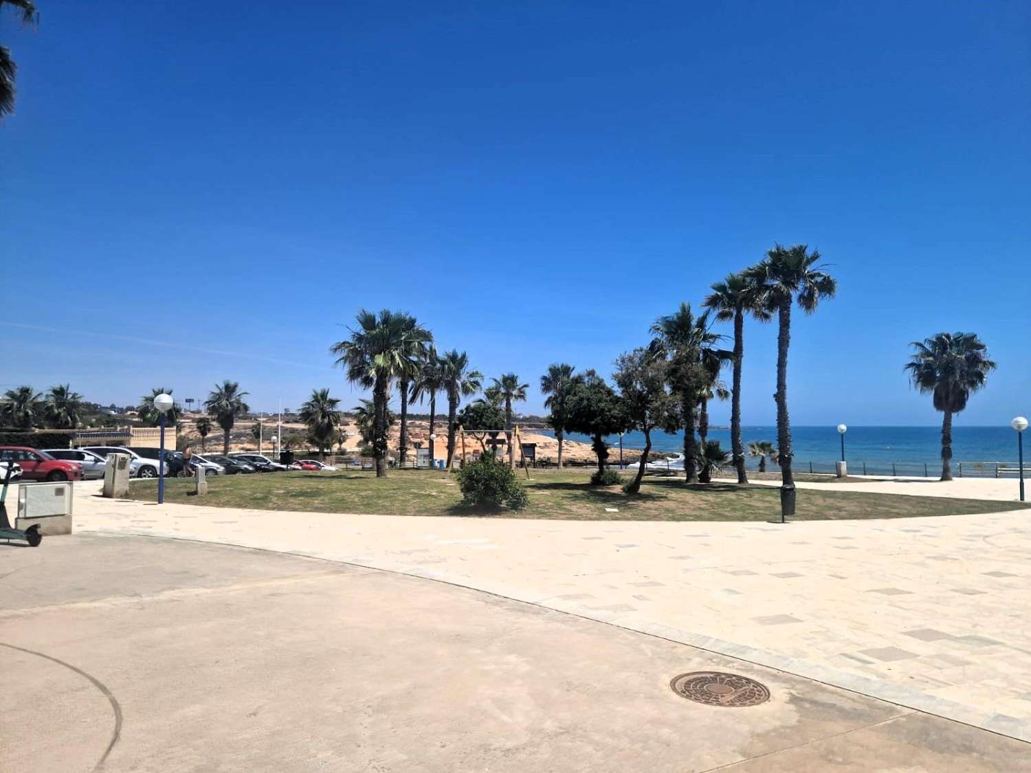 APARTAMENTO EN PRIMERA LÍNEA DE MAR CON VISTAS PANORÁMICAS Y PISCINA COMUNITARIA