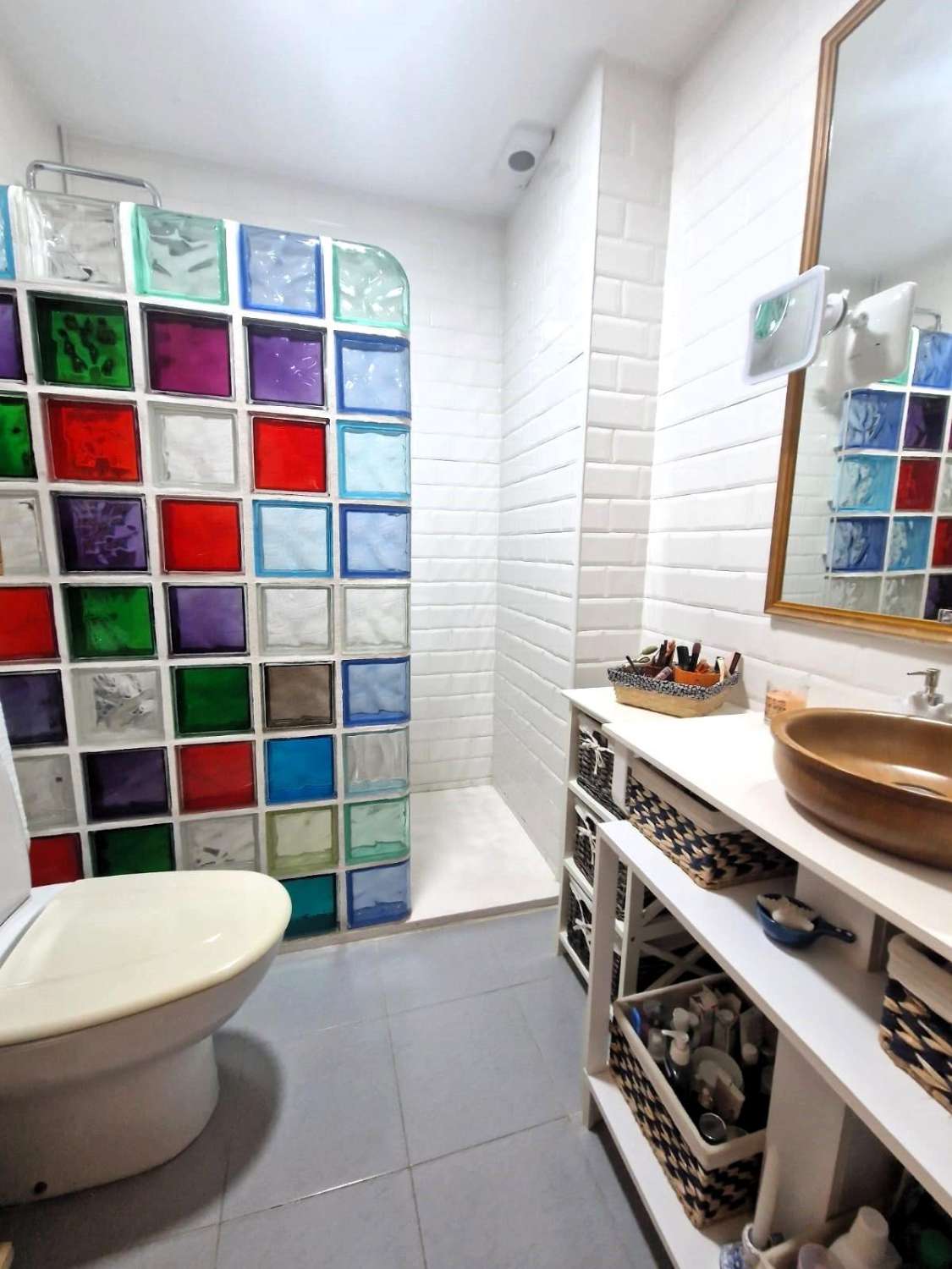 APARTAMENTO EN PRIMERA LÍNEA DE MAR CON VISTAS PANORÁMICAS Y PISCINA COMUNITARIA