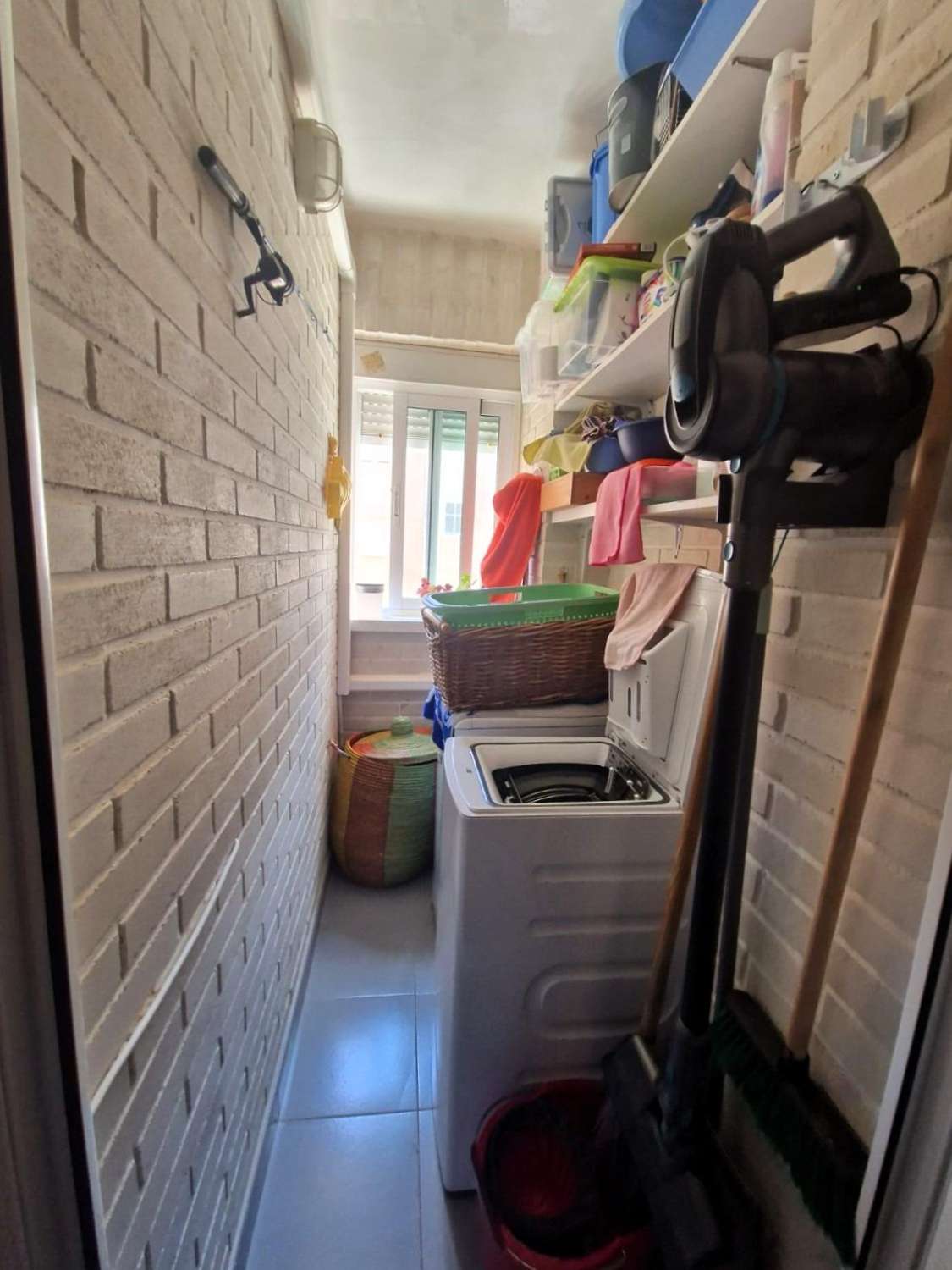 APARTAMENTO EN PRIMERA LÍNEA DE MAR CON VISTAS PANORÁMICAS Y PISCINA COMUNITARIA