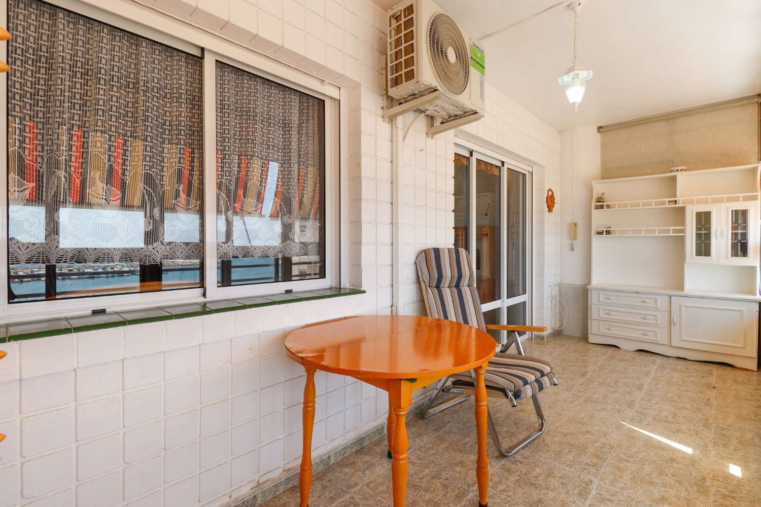 位于 ACEQUIÓN 海滩的海滨公寓,带露台和车库