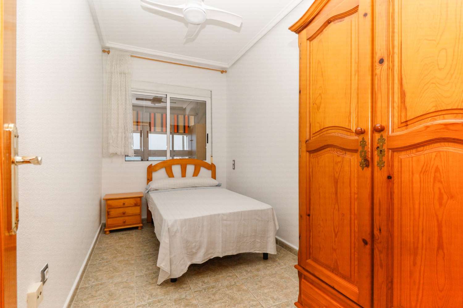 位于 ACEQUIÓN 海滩的海滨公寓,带露台和车库