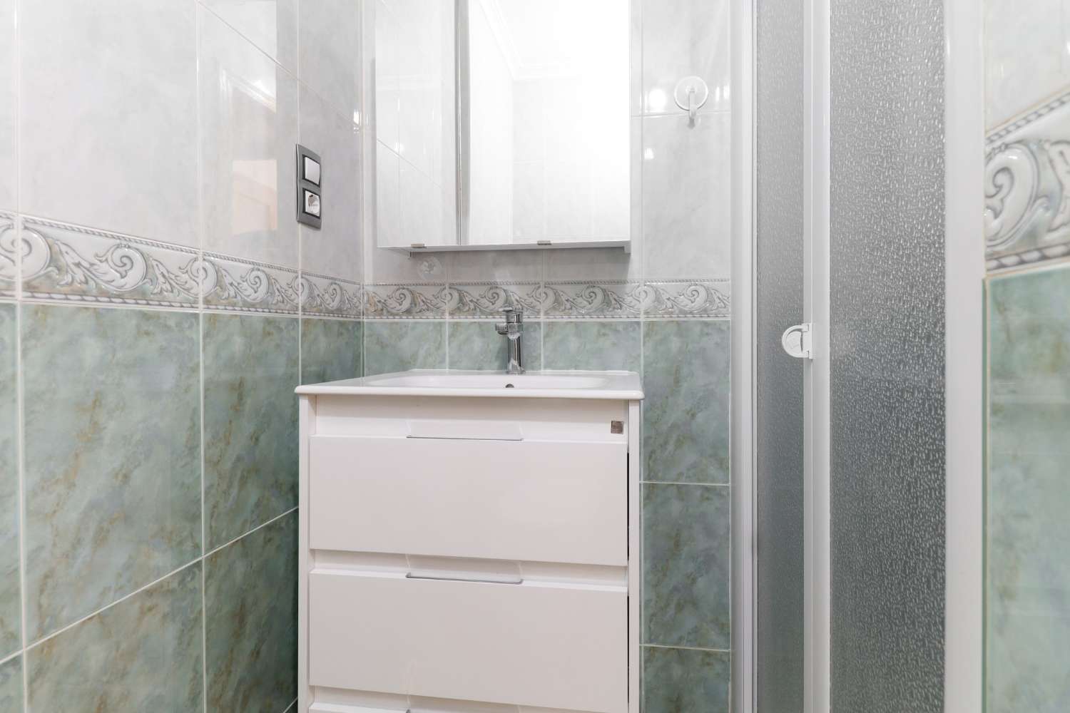 位于 ACEQUIÓN 海滩的海滨公寓,带露台和车库