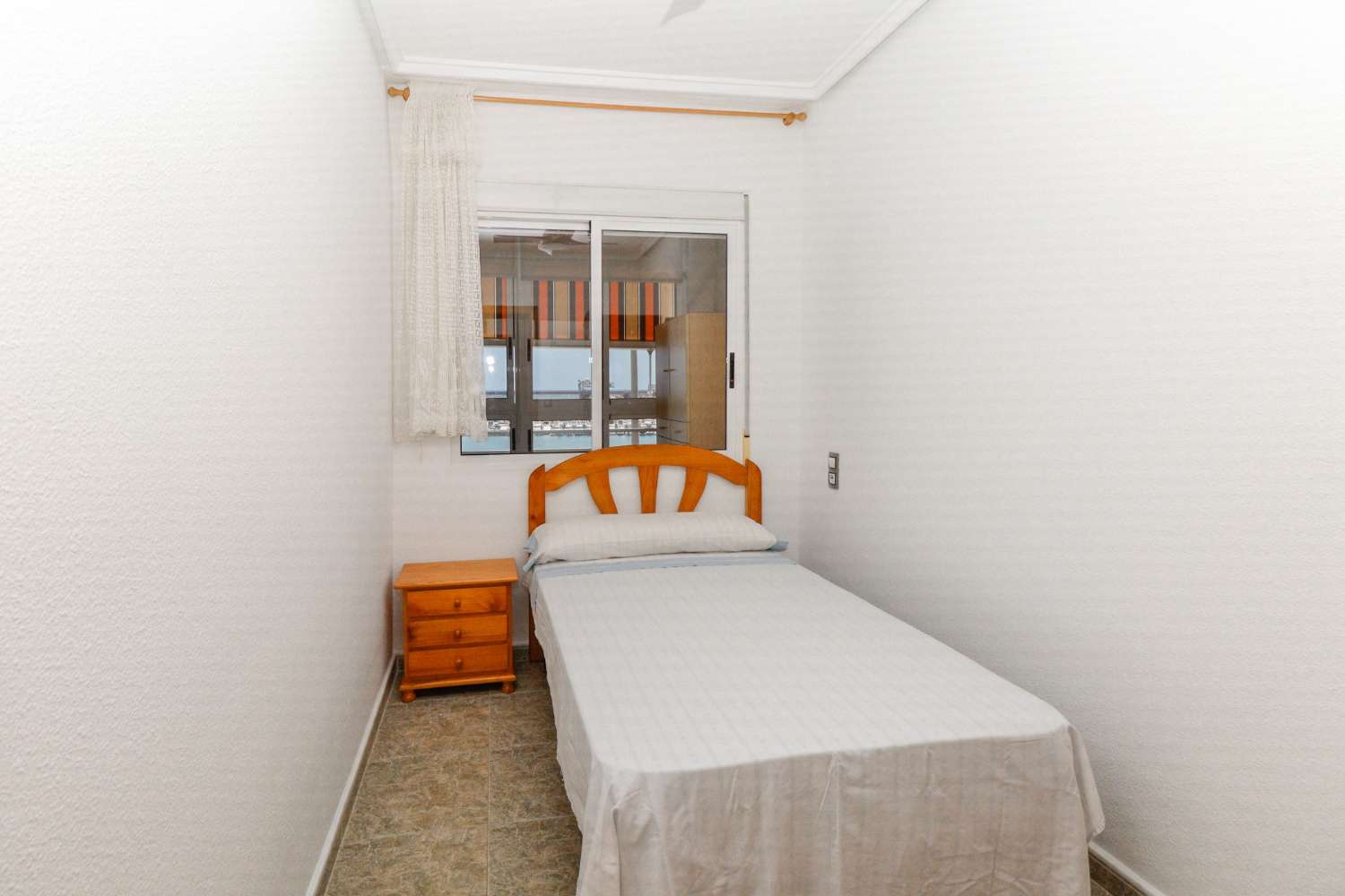 位于 ACEQUIÓN 海滩的海滨公寓,带露台和车库