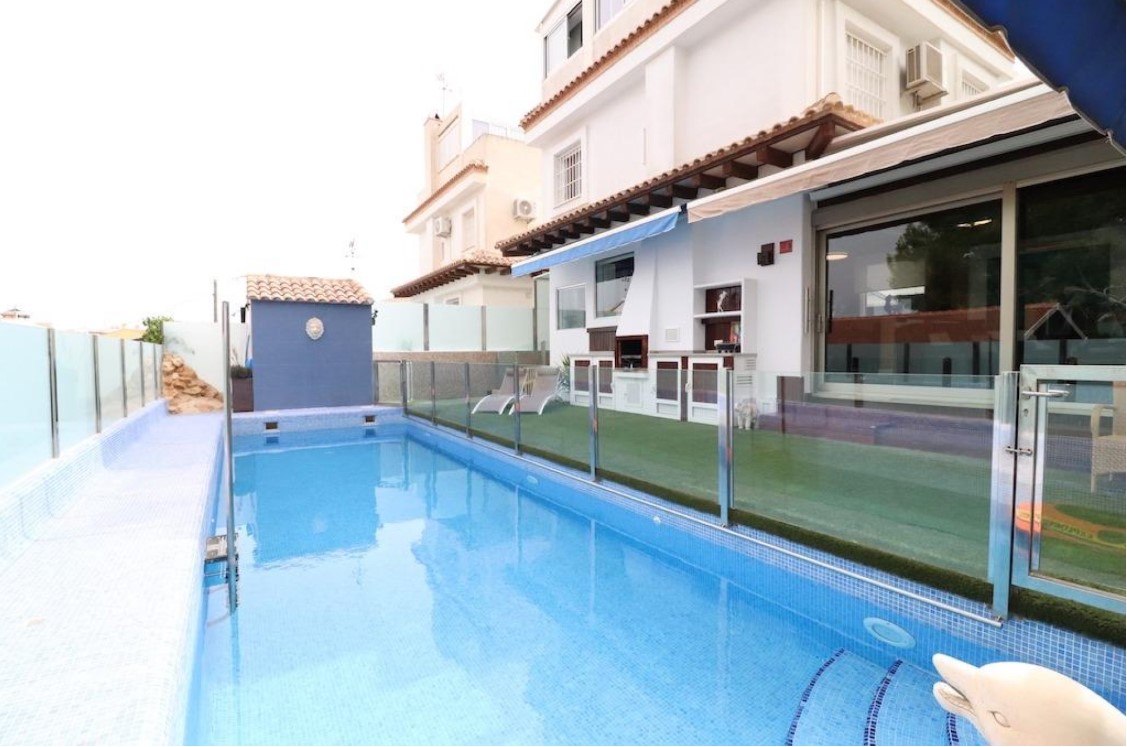 CHALET INDEPENDIENTE EN LOMAS DE DON JUAN CON PISCINA PRIVADA Y VISTAS AL PARQUE NATURAL