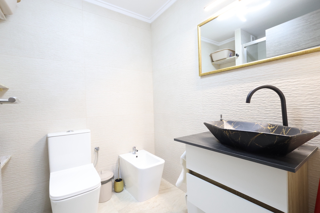 TORREVIEJA – APARTAMENTO EN PLANTA BAJA REFORMADO EN ZONA ACEQUIÓN A 300 M DE LA PLAYA