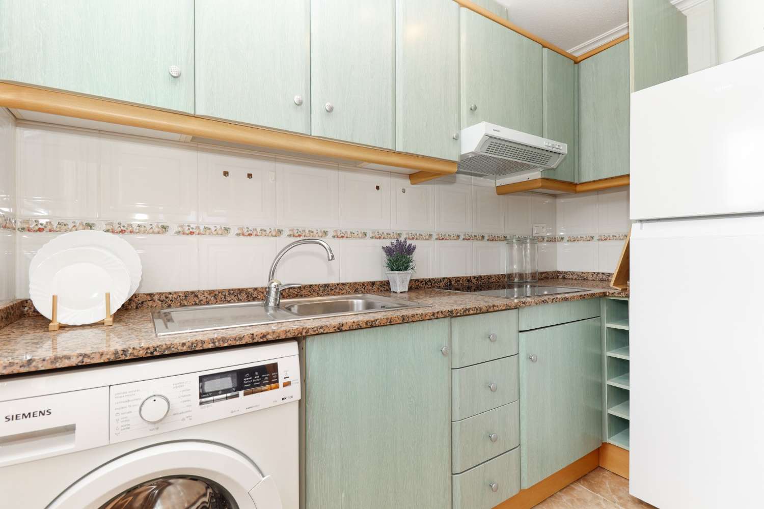 PISO LUMINOSO CERCA DEL MAR EN TORREVIEJA CON PISCINA, TERRAZA Y PARKING