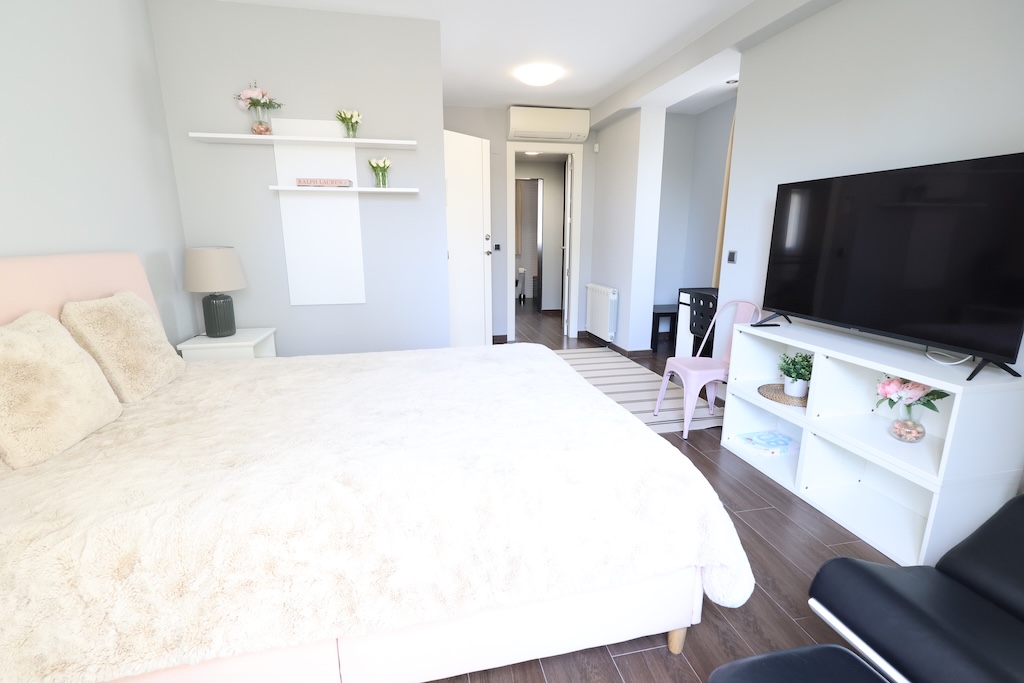 CHALET INDEPENDIENTE MODERNO EN ESQUINA CON PISCINA PRIVADA EN CABO ROIG