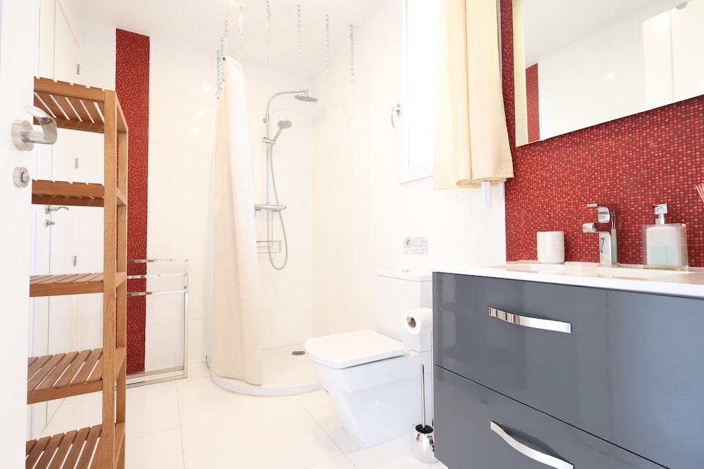 CHALET INDEPENDIENTE MODERNO EN ESQUINA CON PISCINA PRIVADA EN CABO ROIG