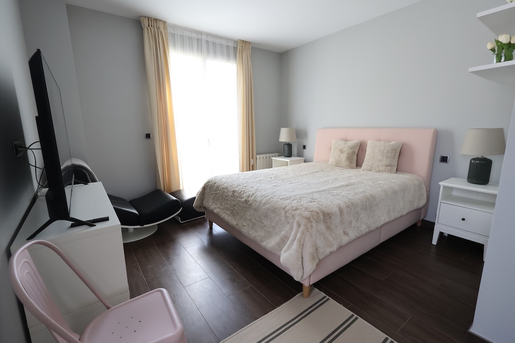 CHALET INDEPENDIENTE MODERNO EN ESQUINA CON PISCINA PRIVADA EN CABO ROIG