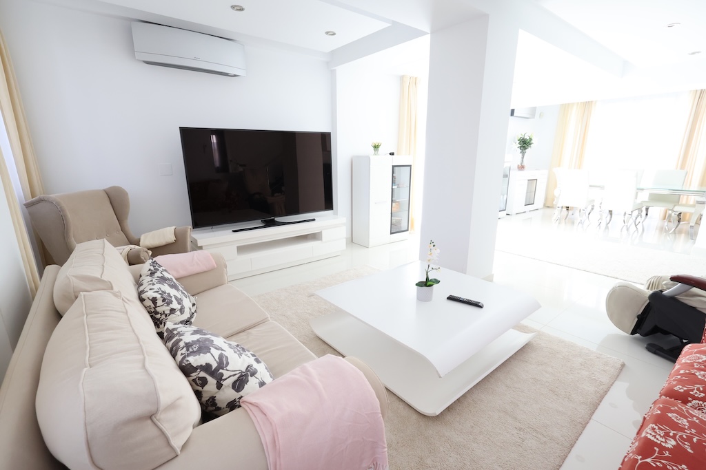 CHALET INDEPENDIENTE MODERNO EN ESQUINA CON PISCINA PRIVADA EN CABO ROIG