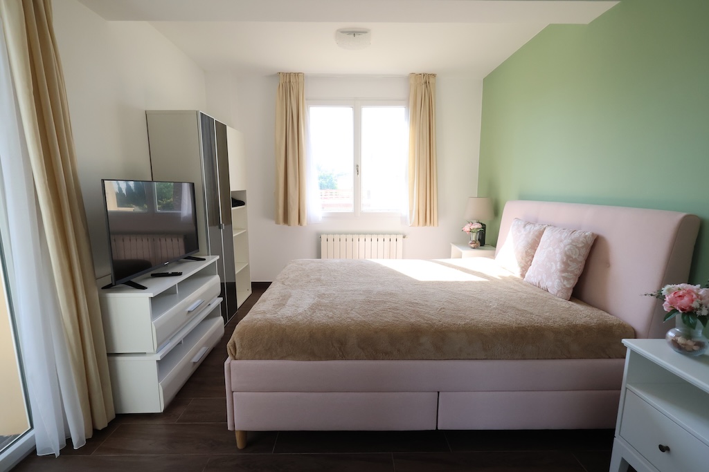 CHALET INDEPENDIENTE MODERNO EN ESQUINA CON PISCINA PRIVADA EN CABO ROIG