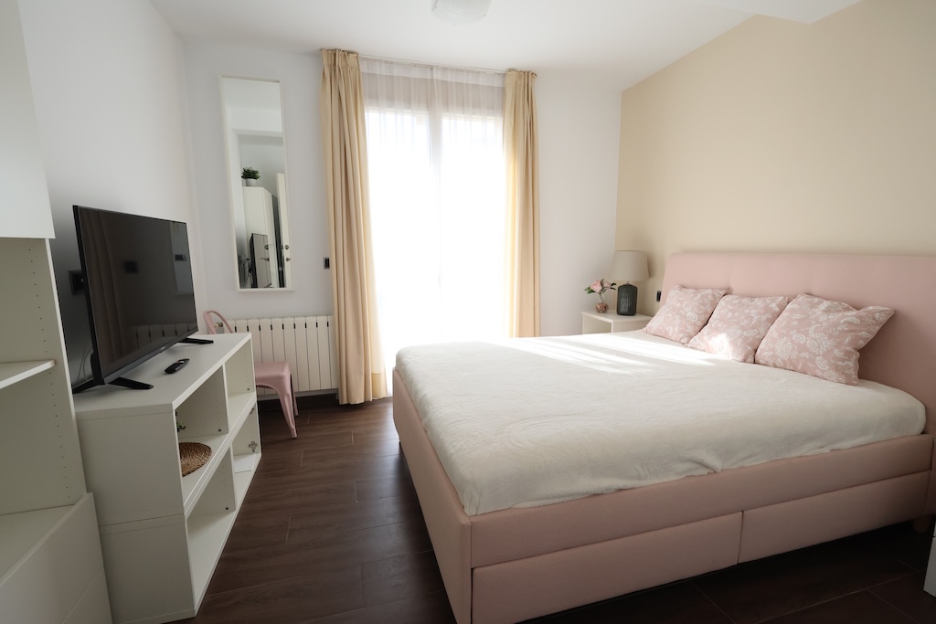 CHALET INDEPENDIENTE MODERNO EN ESQUINA CON PISCINA PRIVADA EN CABO ROIG