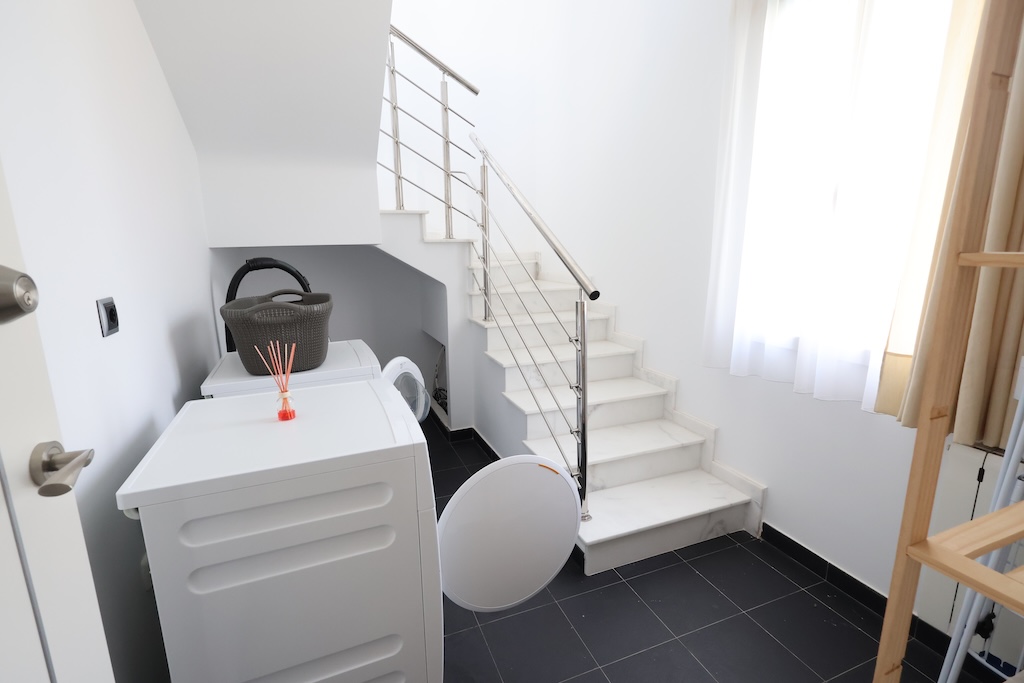 CHALET INDEPENDIENTE MODERNO EN ESQUINA CON PISCINA PRIVADA EN CABO ROIG