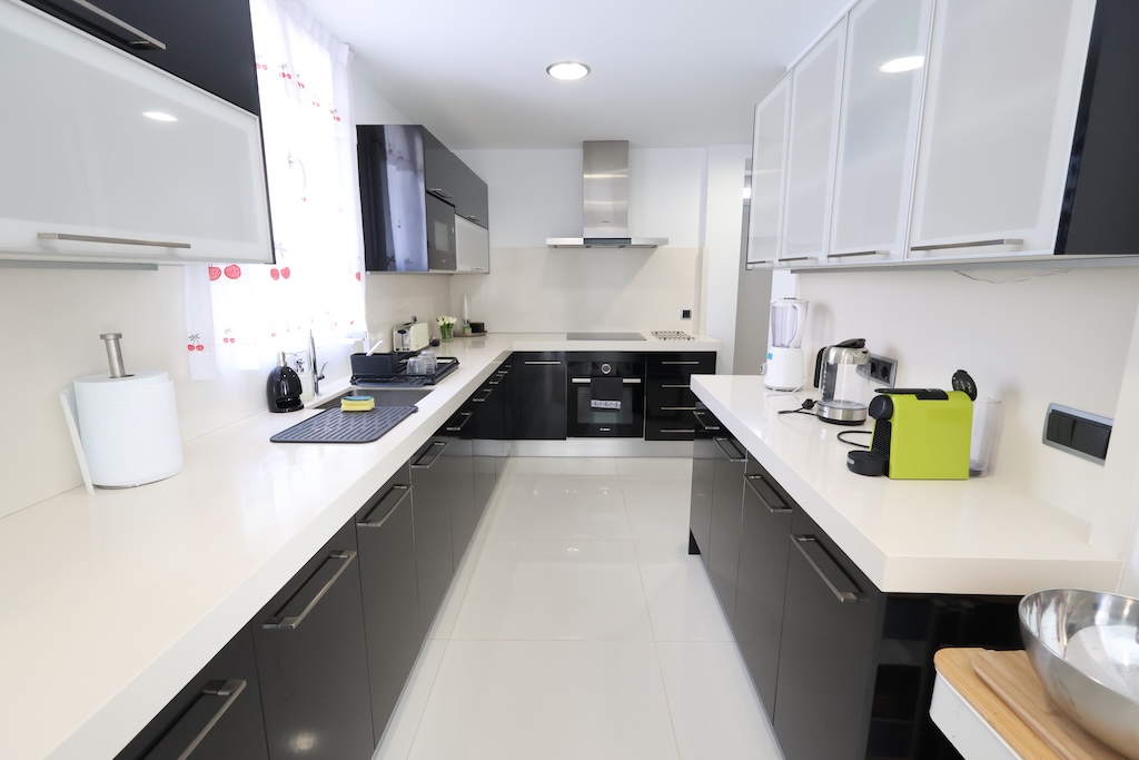 CHALET INDEPENDIENTE MODERNO EN ESQUINA CON PISCINA PRIVADA EN CABO ROIG