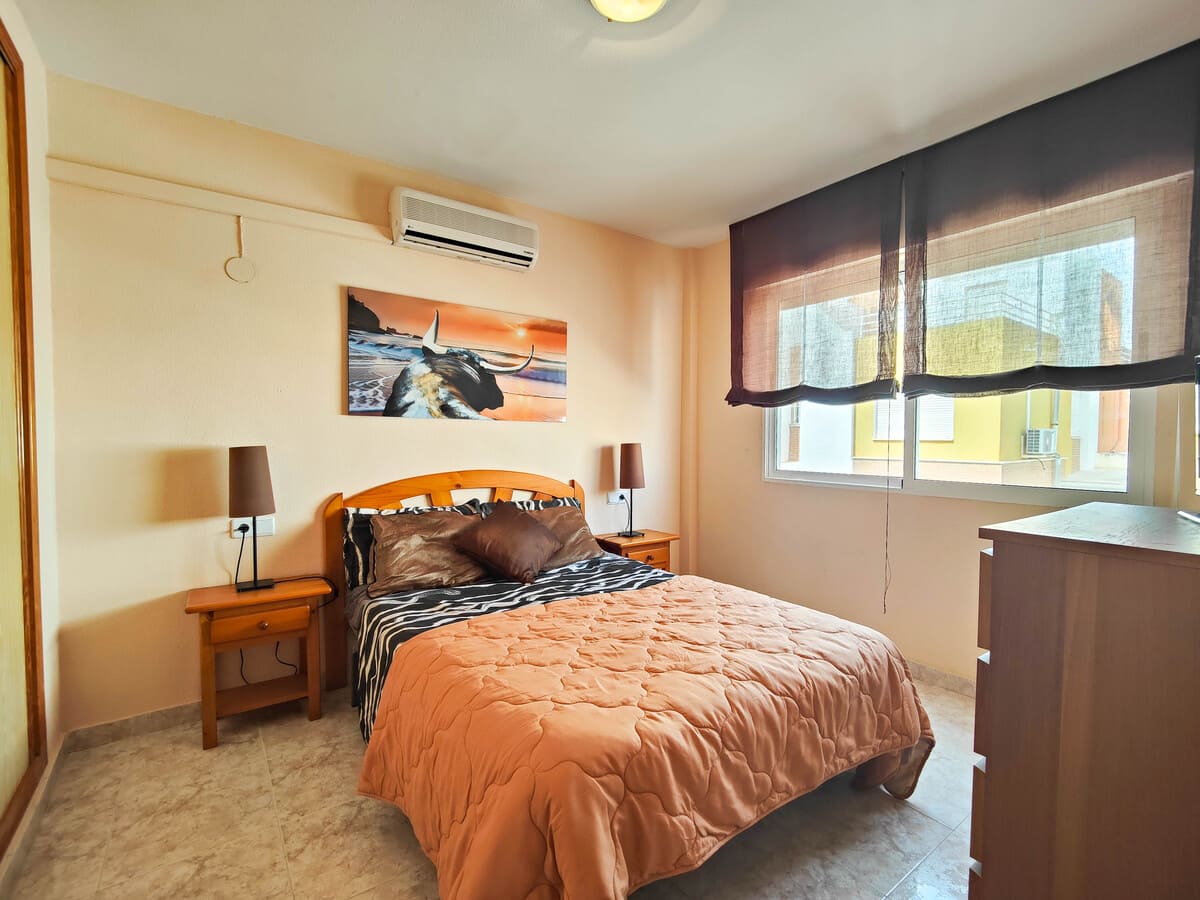 ADOSADO EN ESQUINA CON ENORME JARDÍN PRIVADO EN VENTA EN EL MIRADOR DE LOS ALTOS – ORIHUELA COSTA