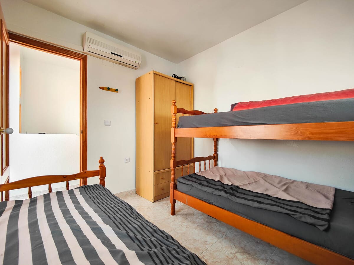 ADOSADO EN ESQUINA CON ENORME JARDÍN PRIVADO EN VENTA EN EL MIRADOR DE LOS ALTOS – ORIHUELA COSTA