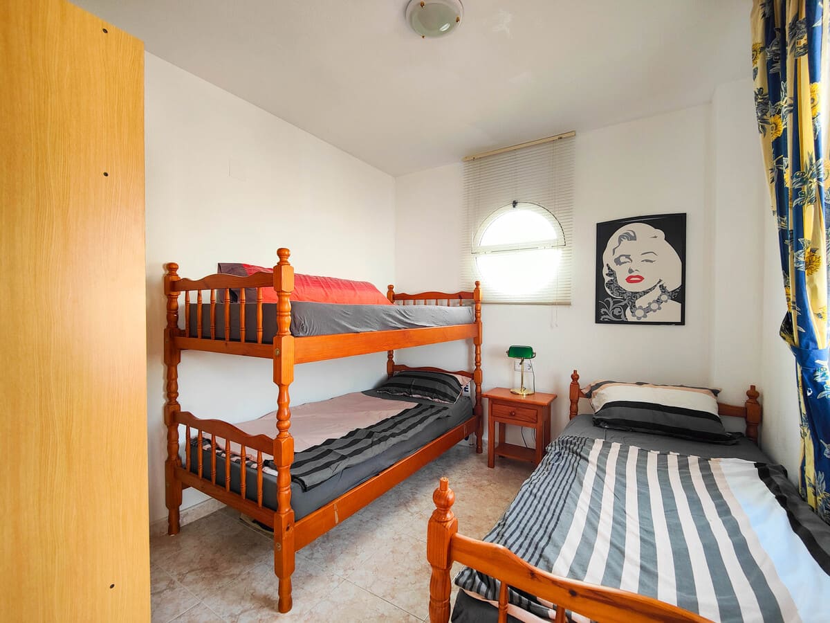 ADOSADO EN ESQUINA CON ENORME JARDÍN PRIVADO EN VENTA EN EL MIRADOR DE LOS ALTOS – ORIHUELA COSTA