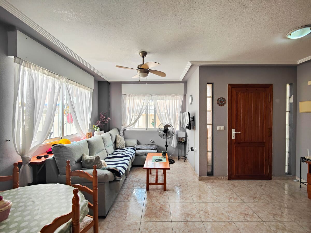 ADOSADO EN ESQUINA CON ENORME JARDÍN PRIVADO EN VENTA EN EL MIRADOR DE LOS ALTOS – ORIHUELA COSTA